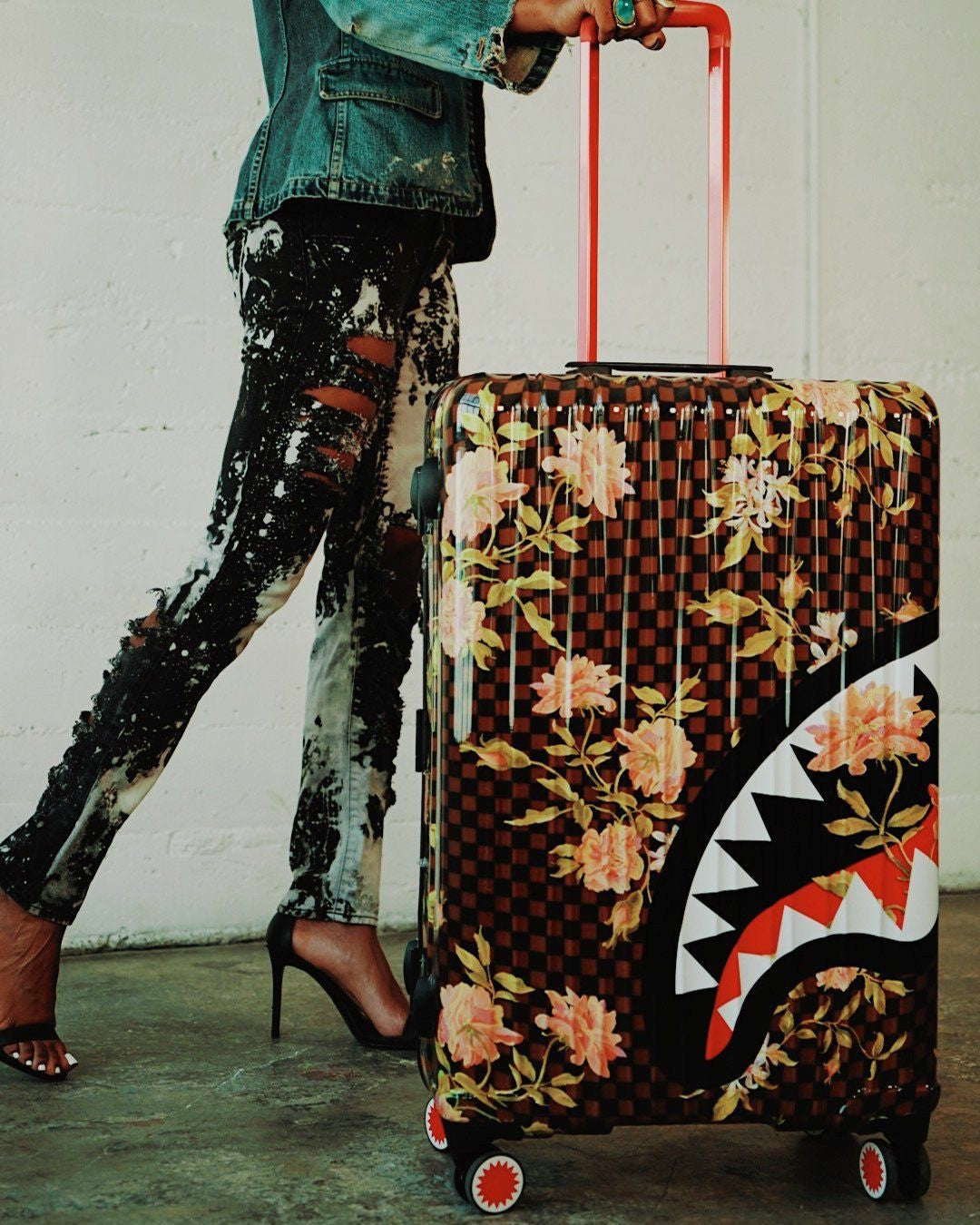 SHARKFLOWER 29.5” FULL-SIZE SHARKNAUTICS LUGGAGE | Sprayground Near Me
