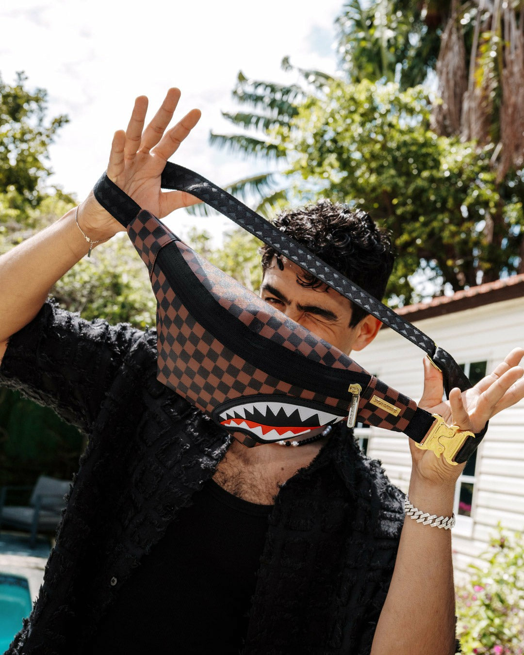 SAWTOOTH SHARKS IN PARIS SAVVY CROSSBODY | Sprayground Discount