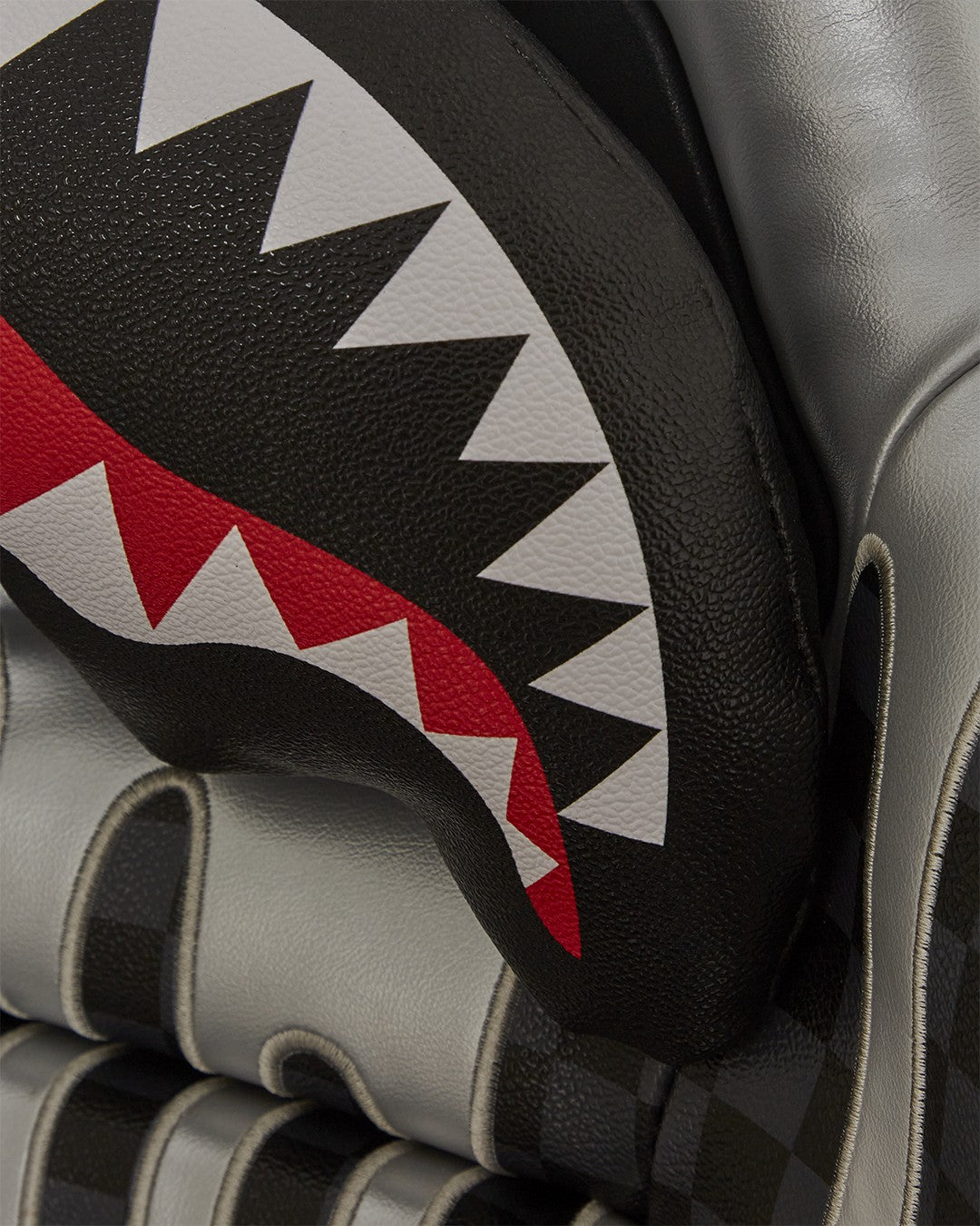 GHOST DRIP SHARK CHAIR | Sprayground Online