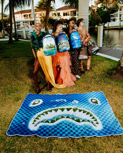 SHARK ISLAND PACKABLE BEACH MAT BLANKET WATER RESISTANT CONVERTIBLE TO | Sprayground for sale
