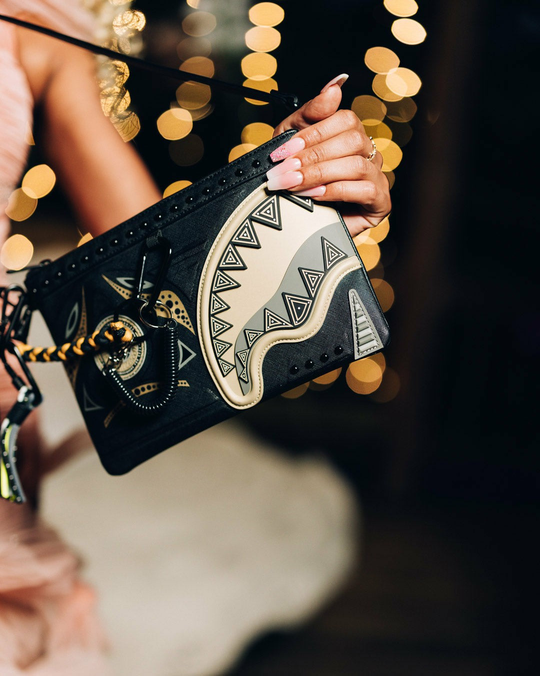 A.I. AFRICAN INTELLIGENCE SHARKS OF THE GOLD OCEAN CROSSOVER CLUTCH - | Sprayground Online