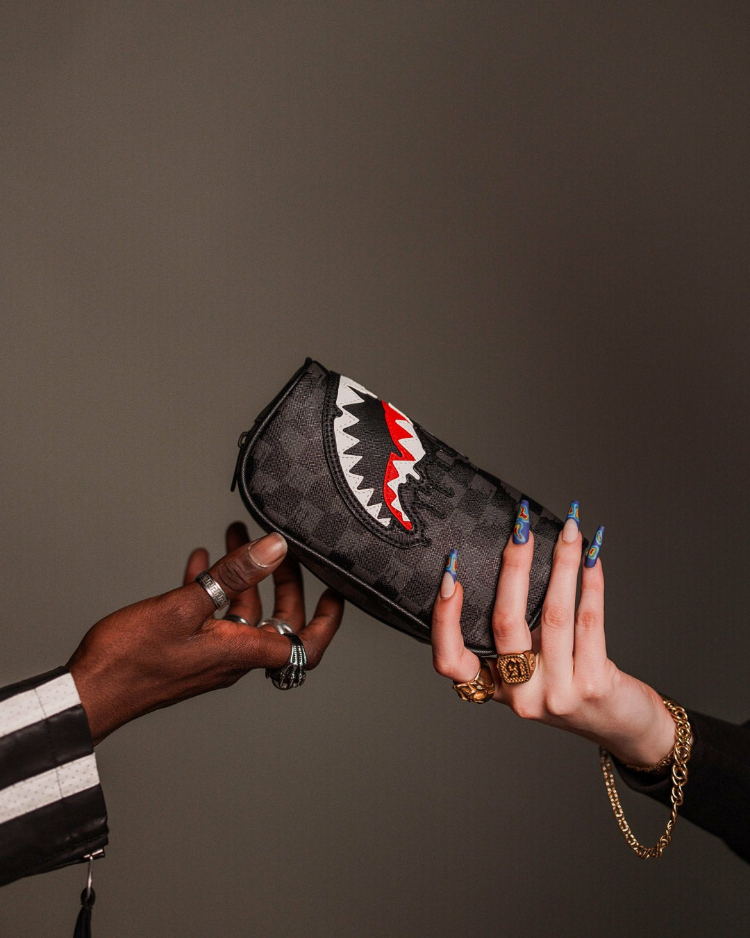 SHARKS IN PARIS THUNDERDRIP POUCH | Sprayground Clearance