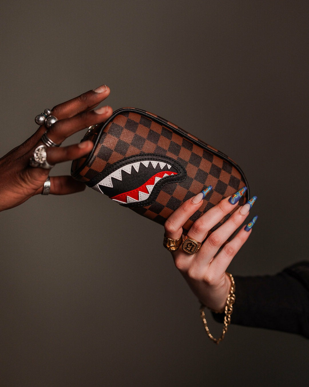 SAWTOOTH SHARKS IN PARIS POUCH | Sprayground US