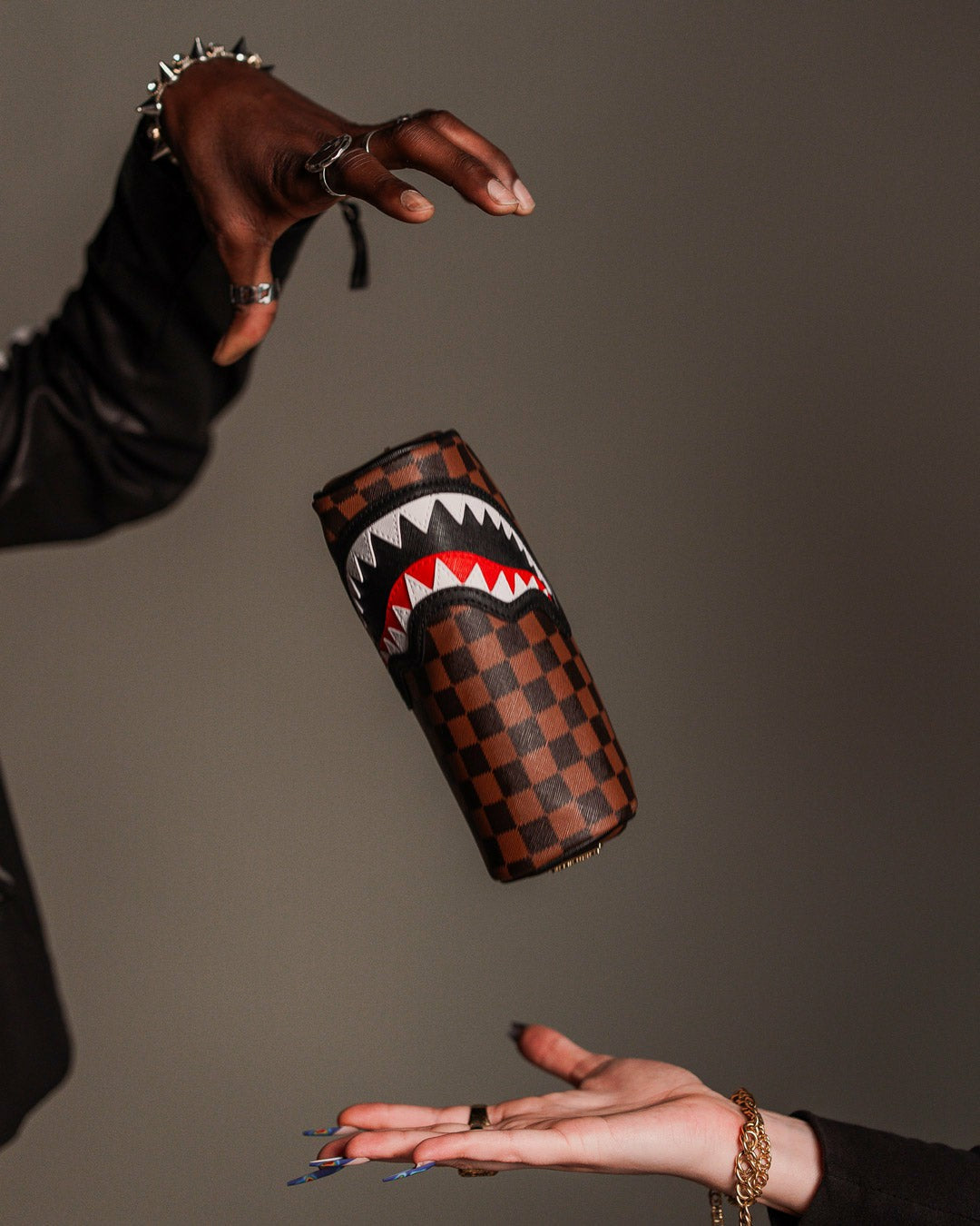 SAWTOOTH SHARKS IN PARIS POUCH | Sprayground US