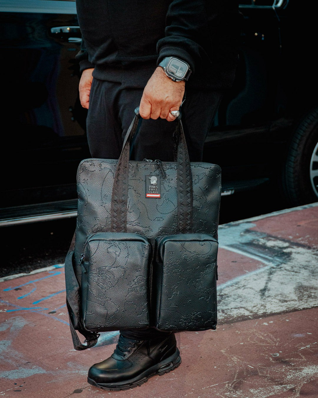 JAMES FIRST CLASS TYCOON TRAVELER CROSSOVER MESSENGER BAG | Sprayground Clearance