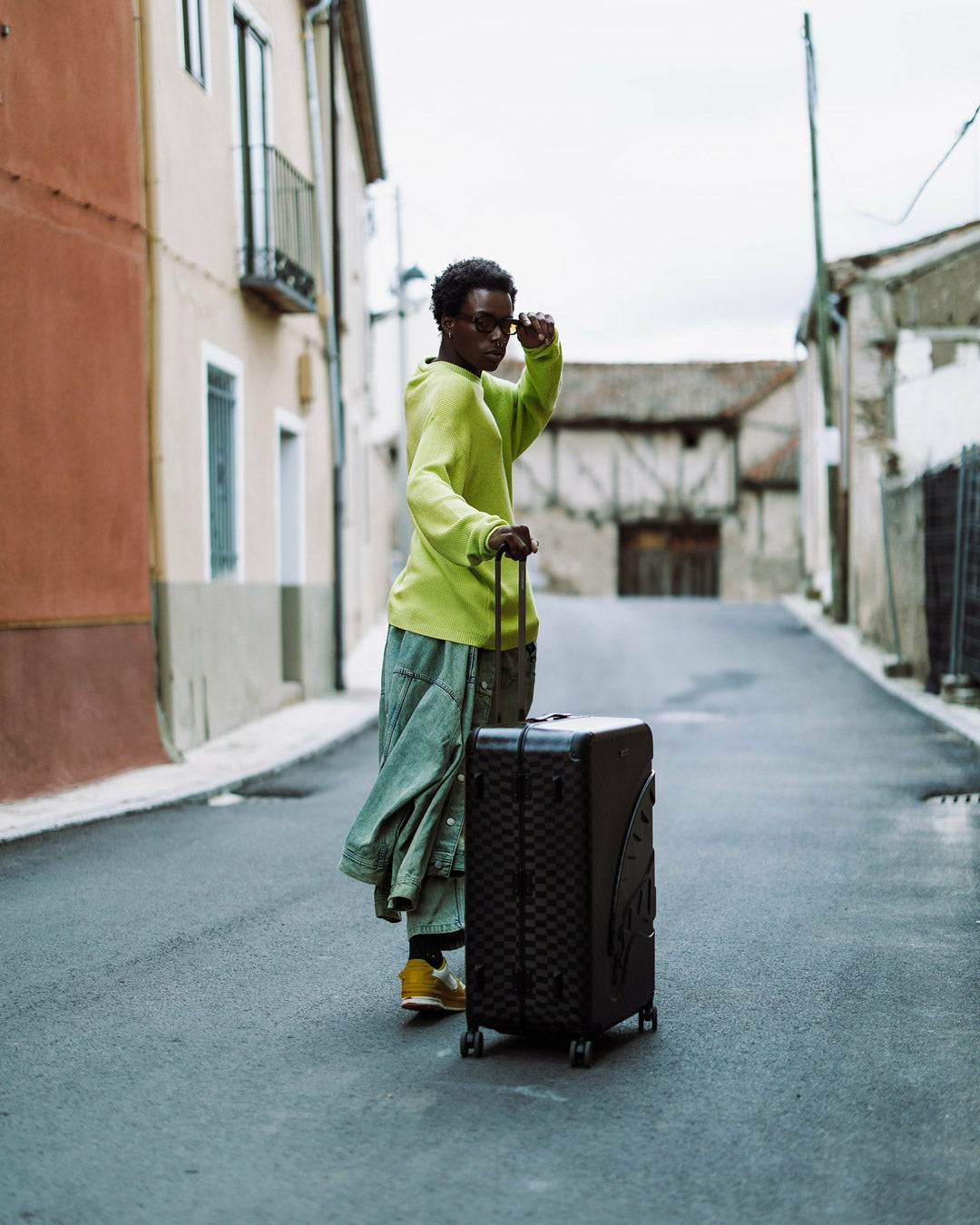 NIGHTSHARKS WORLDWIDE SHARKITECTURE FULL SIZE LUGGAGE | Sprayground Discount