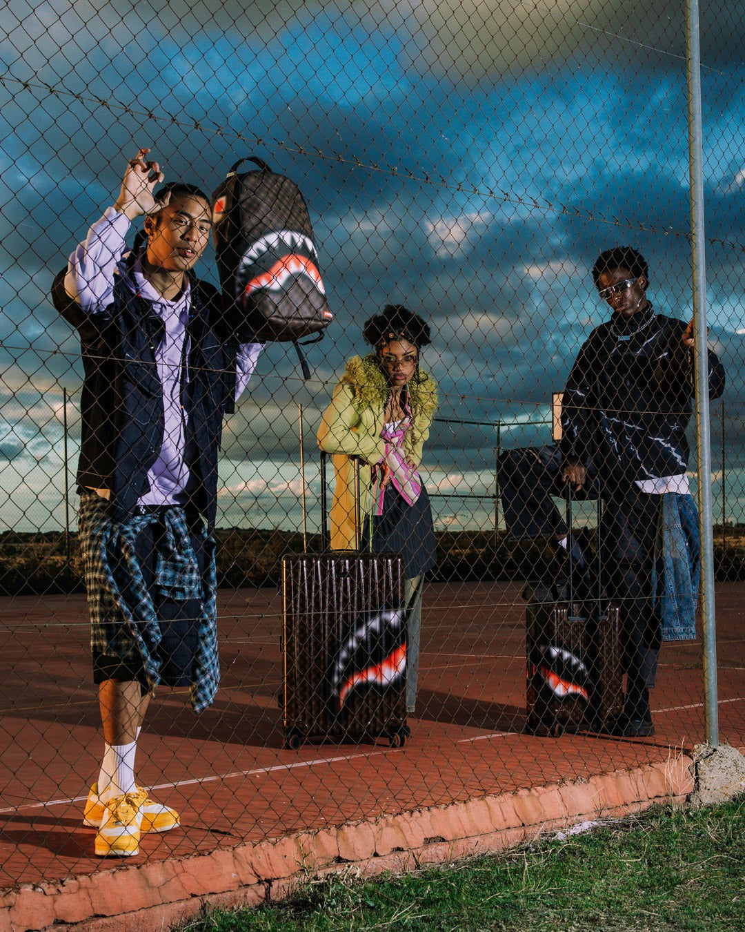 SHARKS IN PARIS BLUR EFFECT FULL SIZE LUGGAGE | Sprayground for sale