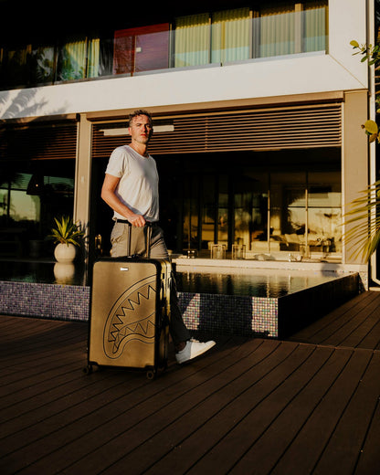 REALITY CHECK SHARKITECTURE FULL-SIZE JETBLACK LUGGAGE (GOLD HARDWARE) | Sprayground Online