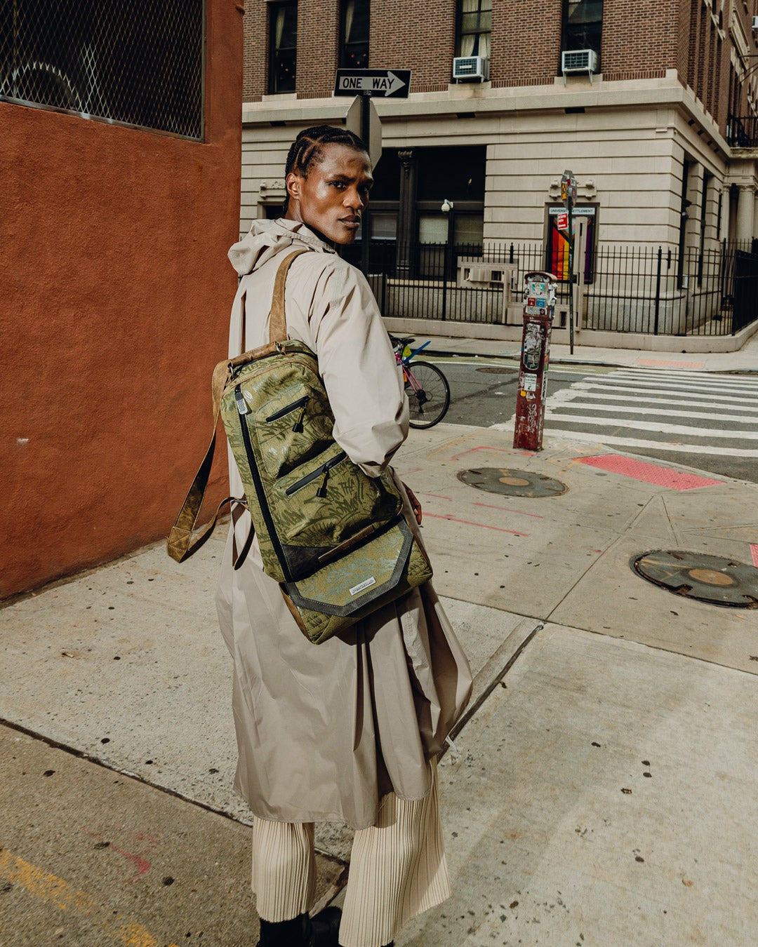DUNE FREMKIT BACKPACK + CROSSBODY (DESERT SAND) | Sprayground Online