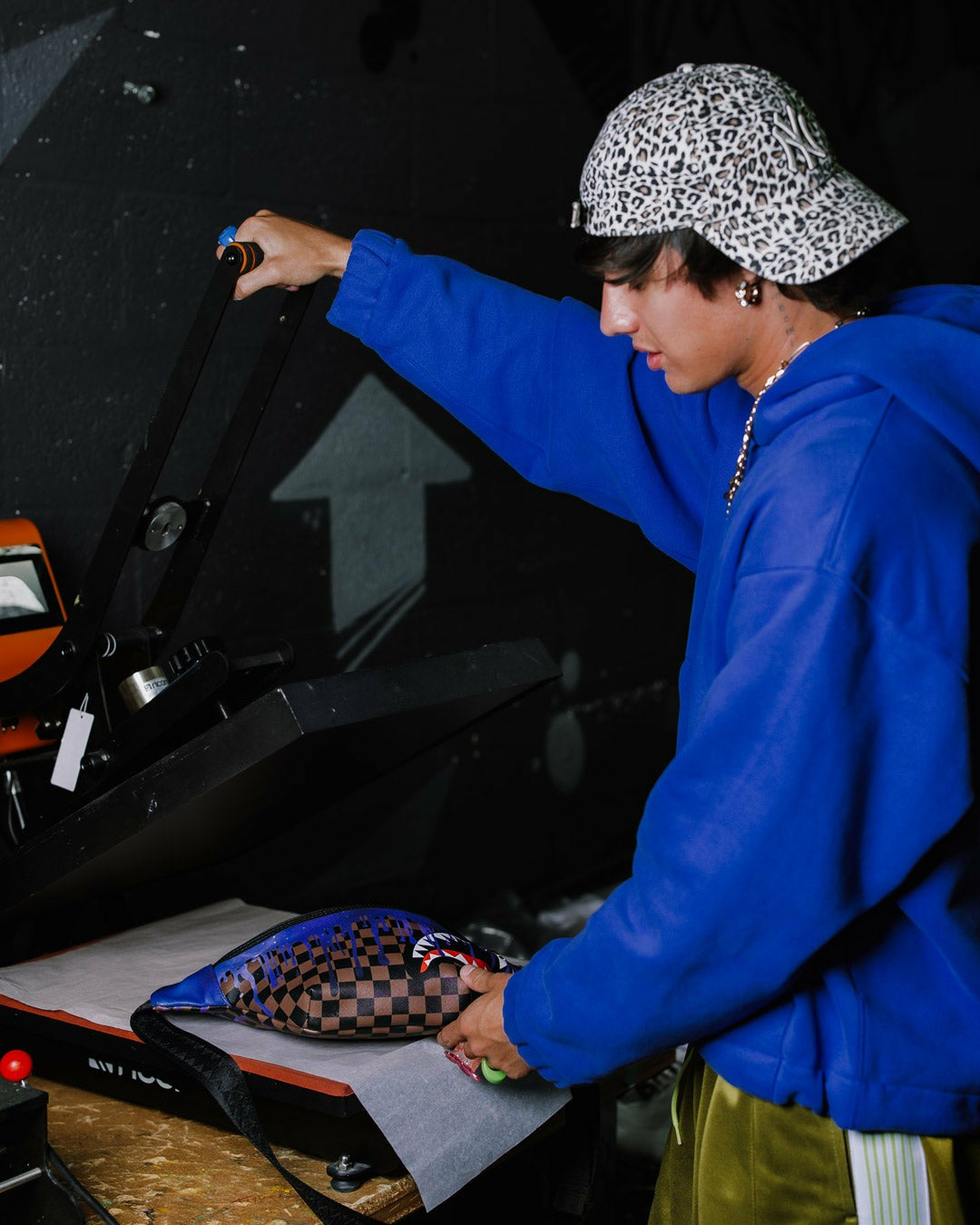 CHAMPION OF THE GALAXY SAVVY CROSSBODY | Sprayground US