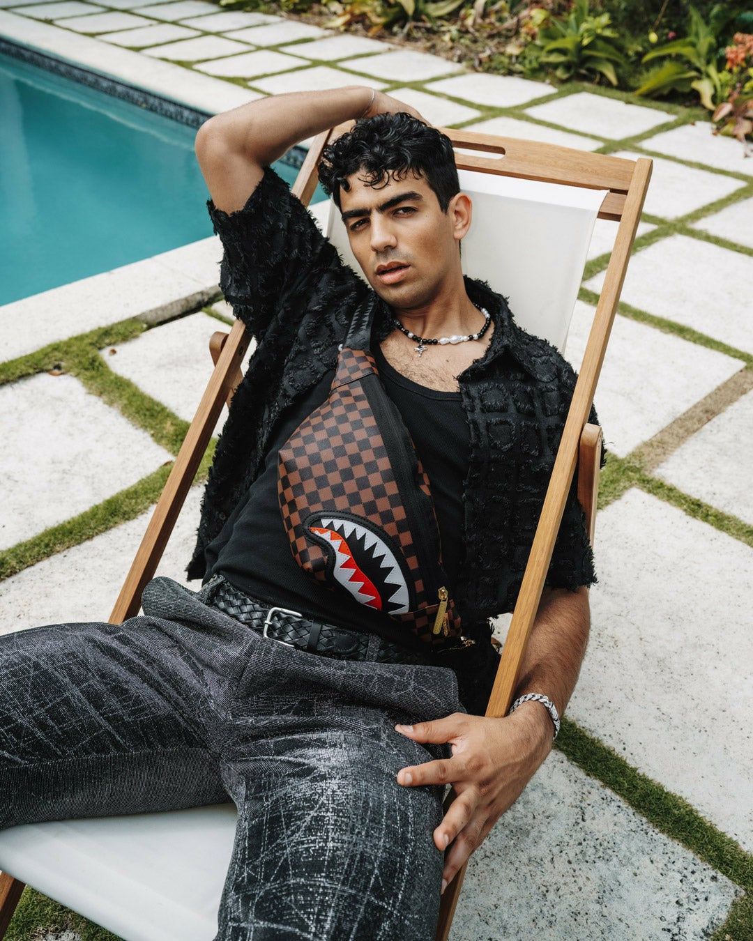 SAWTOOTH SHARKS IN PARIS SAVVY CROSSBODY | Sprayground Discount