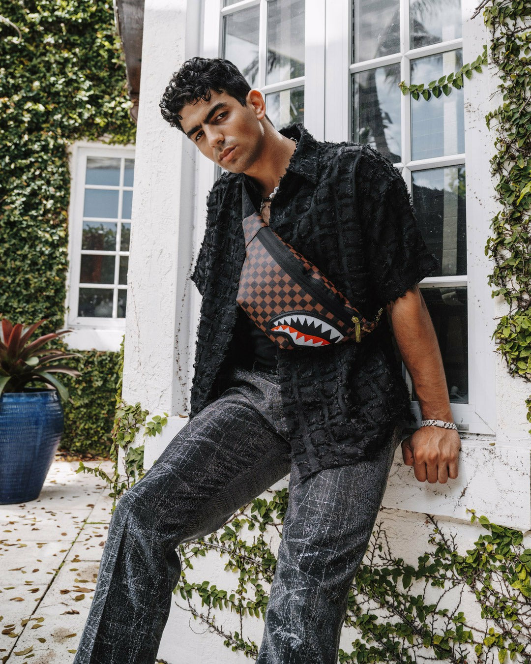 SAWTOOTH SHARKS IN PARIS SAVVY CROSSBODY | Sprayground Discount