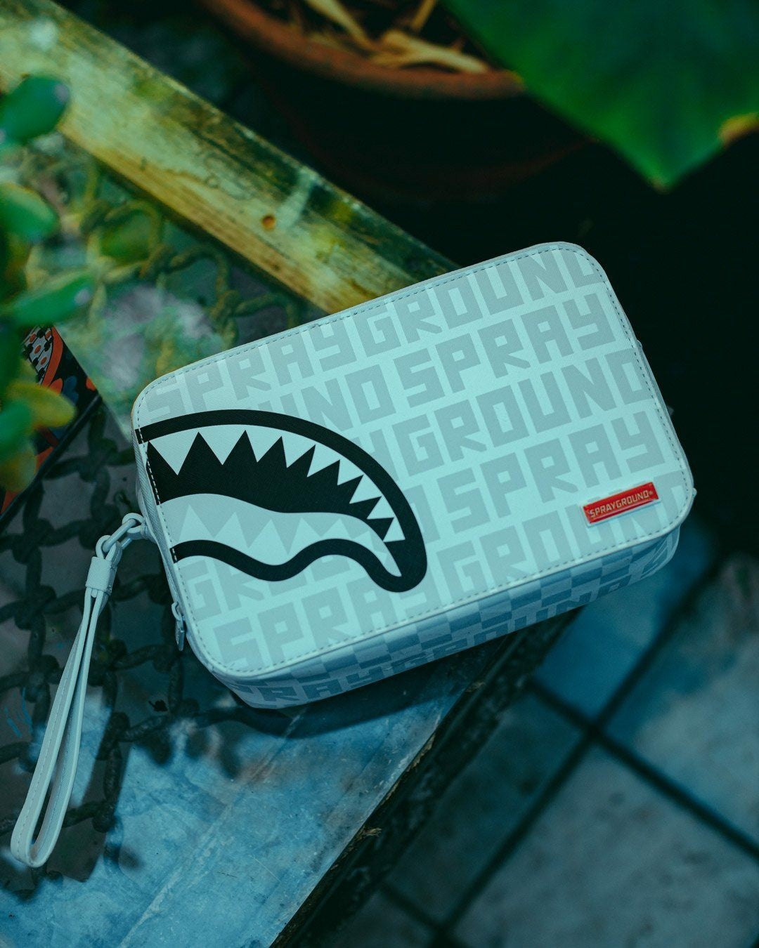 SPLIT THE CHECK (PEARL) TOILETRY BAG | Sprayground sale