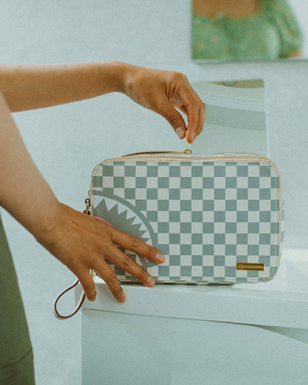 ROSE ALL DAY LA PALAIS TOILETRY BAG | Sprayground Near Me