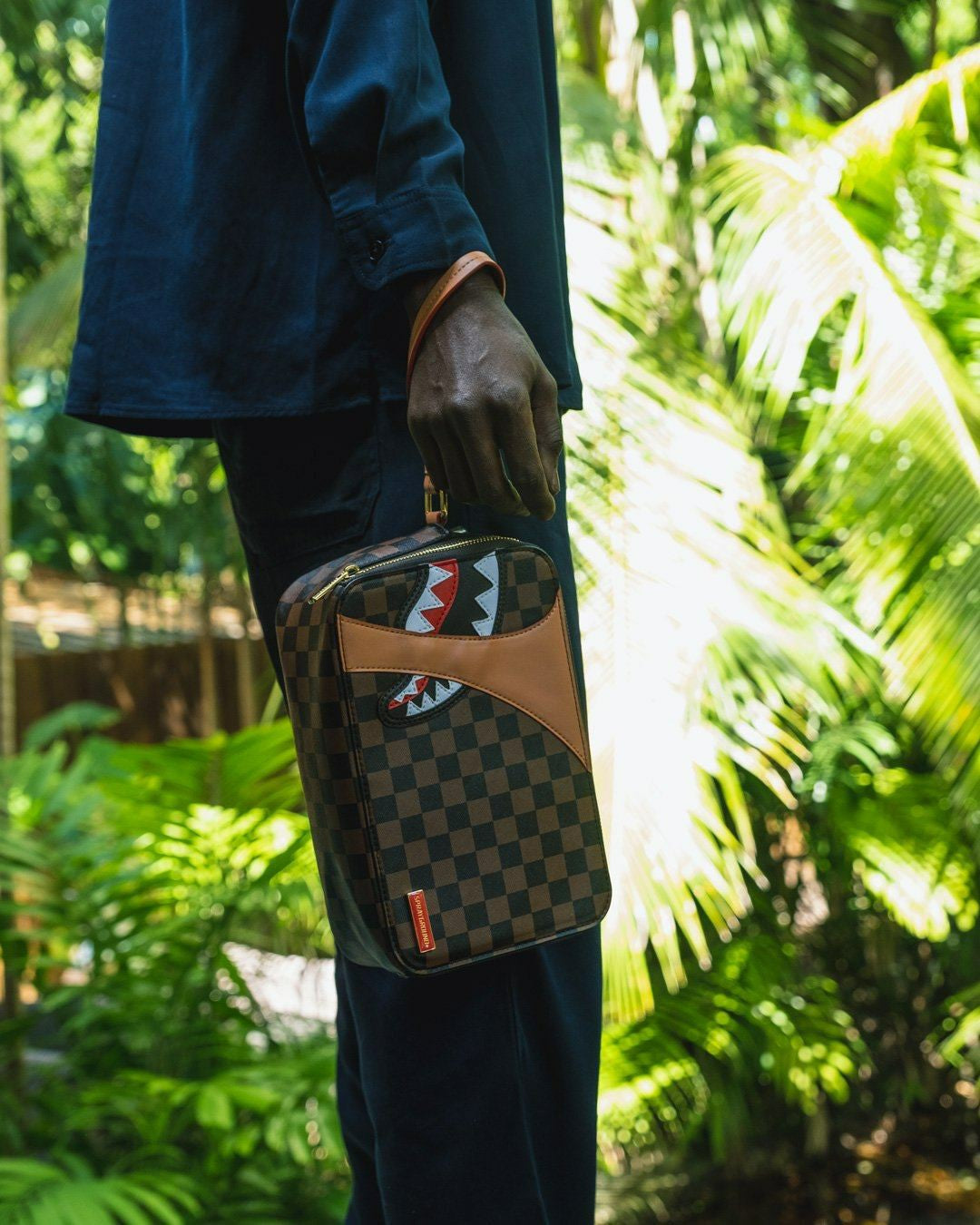 HENNY AIR TO THE THRONE TOILETRY | Sprayground Clearance