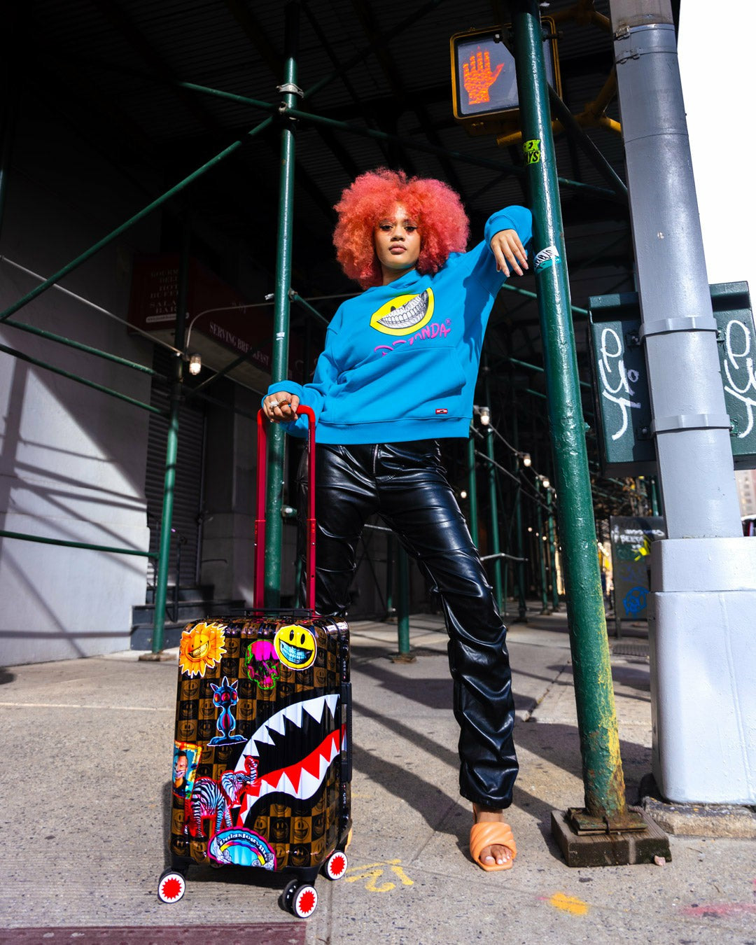 GLOBAL MOGUL POPAGANDA RON ENGLISH EDITION HARDSHELL CARRY-ON LUGGAGE | Sprayground Online