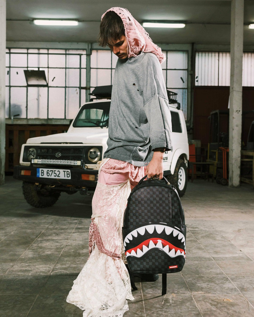 SHARKS IN PARIS HYPER PUFF BACKPACK | Sprayground sale