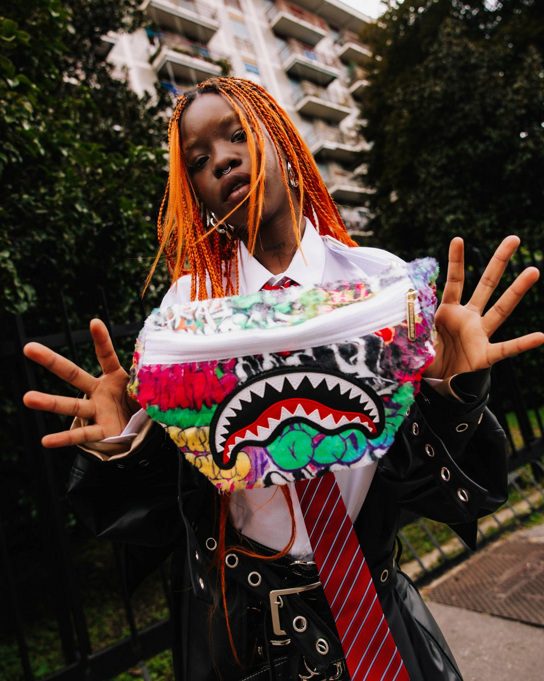 LE MONDE DES GRAFFITIS SAVVY CROSSBODY | Sprayground Online