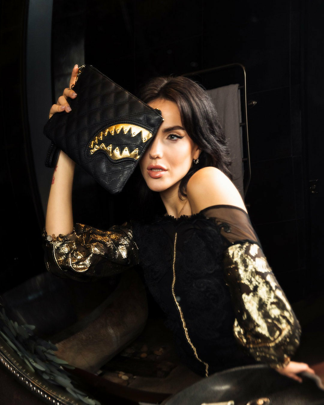 24K GENEVA CROSSOVER CLUTCH | Sprayground US