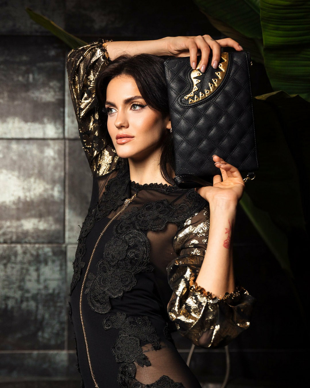 24K GENEVA CROSSOVER CLUTCH | Sprayground US