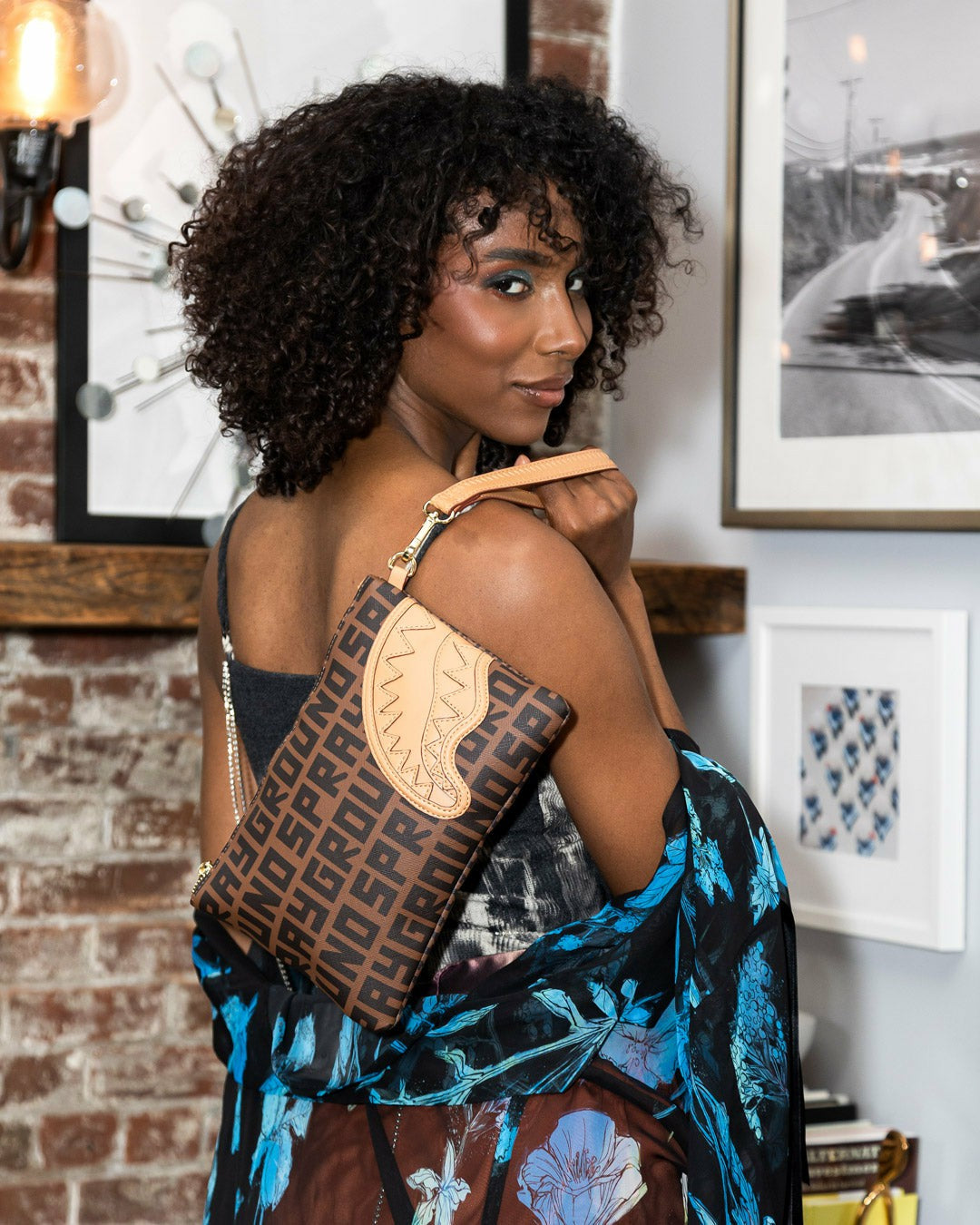 SHARKFINITY CROSSOVER CLUTCH | Sprayground Clearance