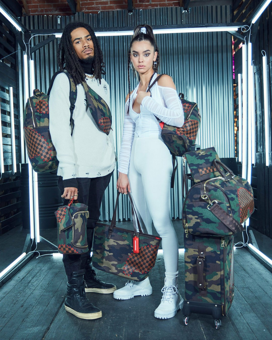 THE PARADOXX SHARK CROSSOVER CLUTCH | Sprayground Clearance