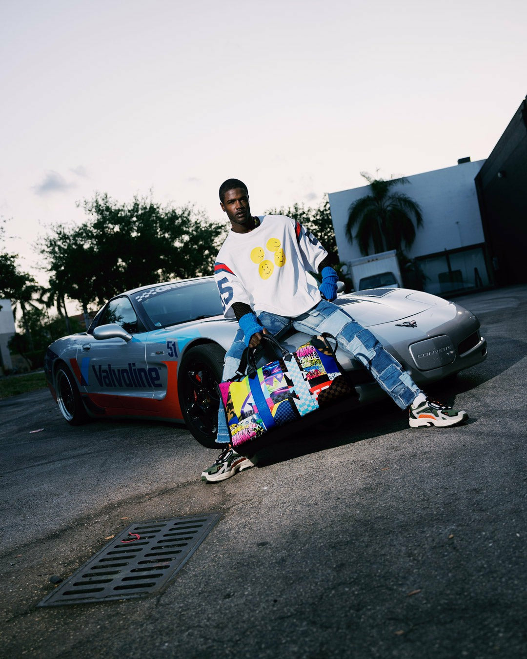 SHARK MASTERPIECES PYRAMID LARGE DUFFLE | Sprayground Near Me