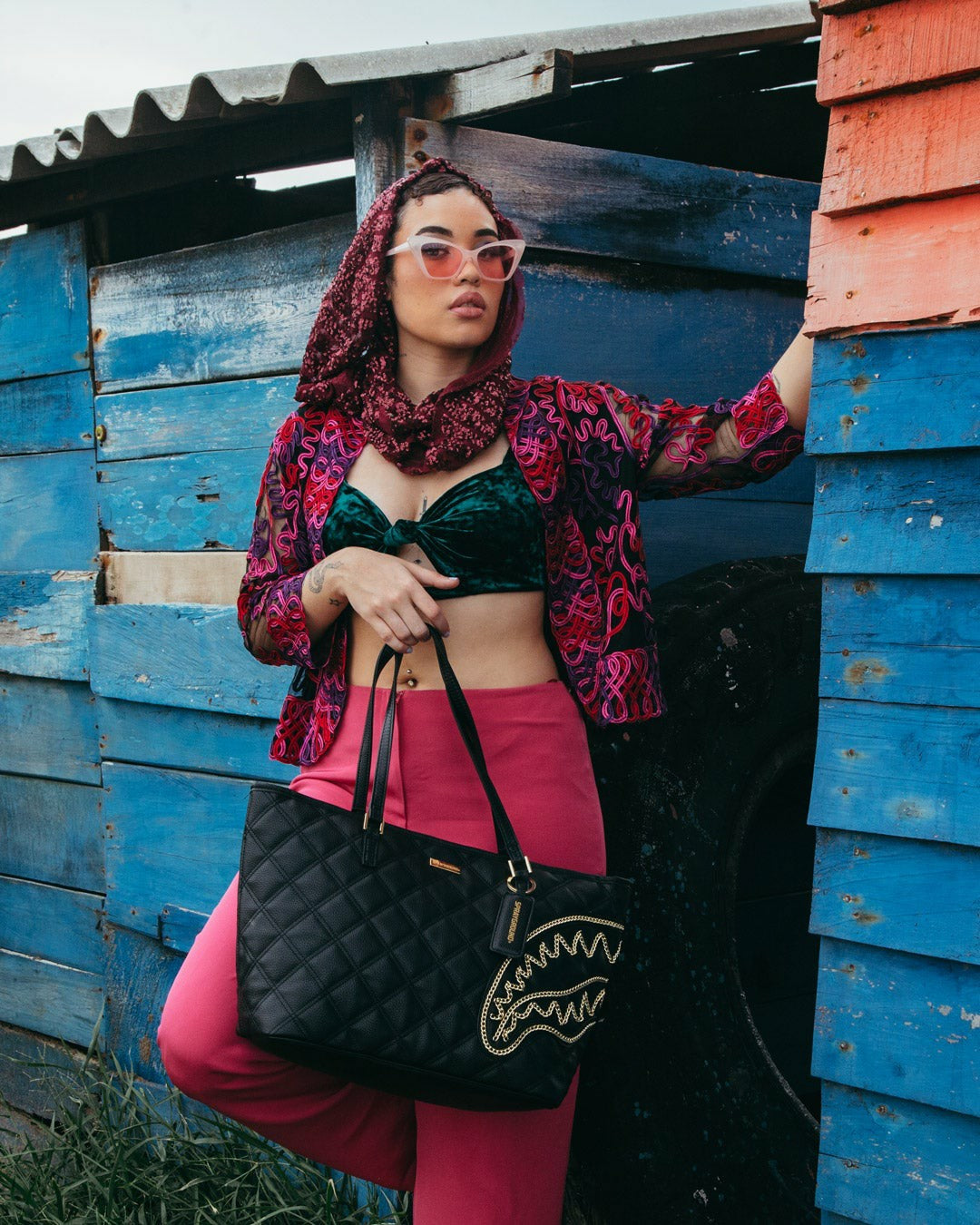 NOIR QUILT GOLD CHAIN SHARK TOTE | Sprayground US