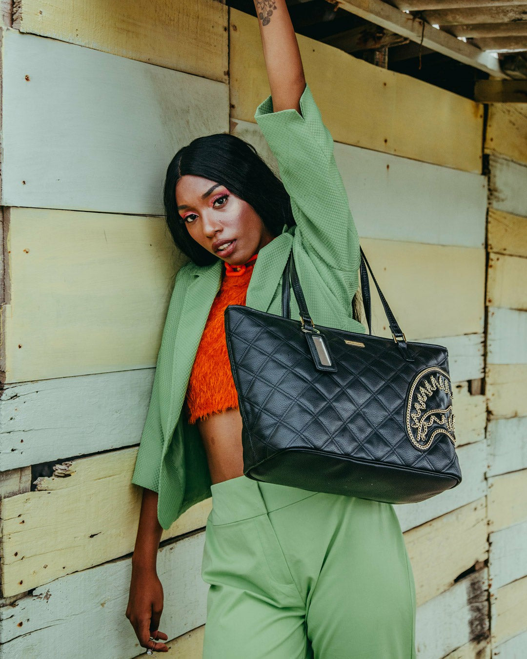 NOIR QUILT GOLD CHAIN SHARK TOTE | Sprayground US