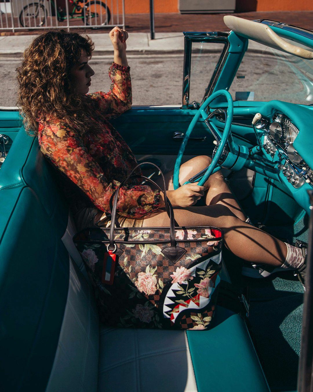 SHARKFLOWER TOTE | Sprayground Discount