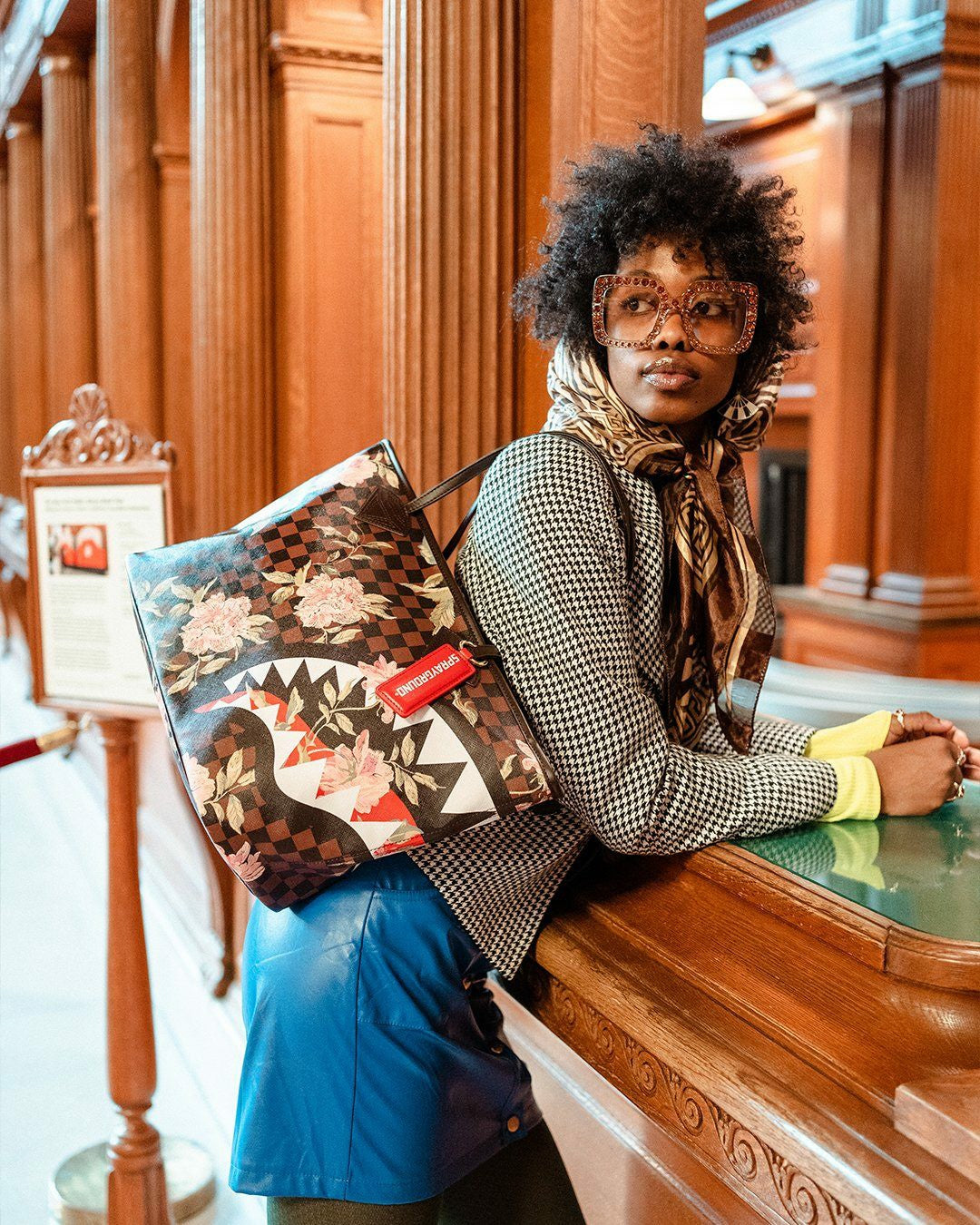 SHARKFLOWER TOTE | Sprayground Discount
