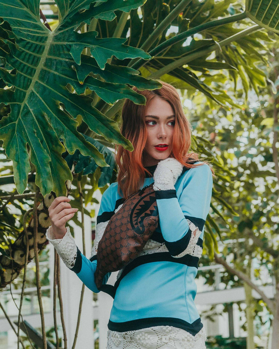 SHARKS AND SKULLS SAVVY CROSSBODY | Sprayground Online