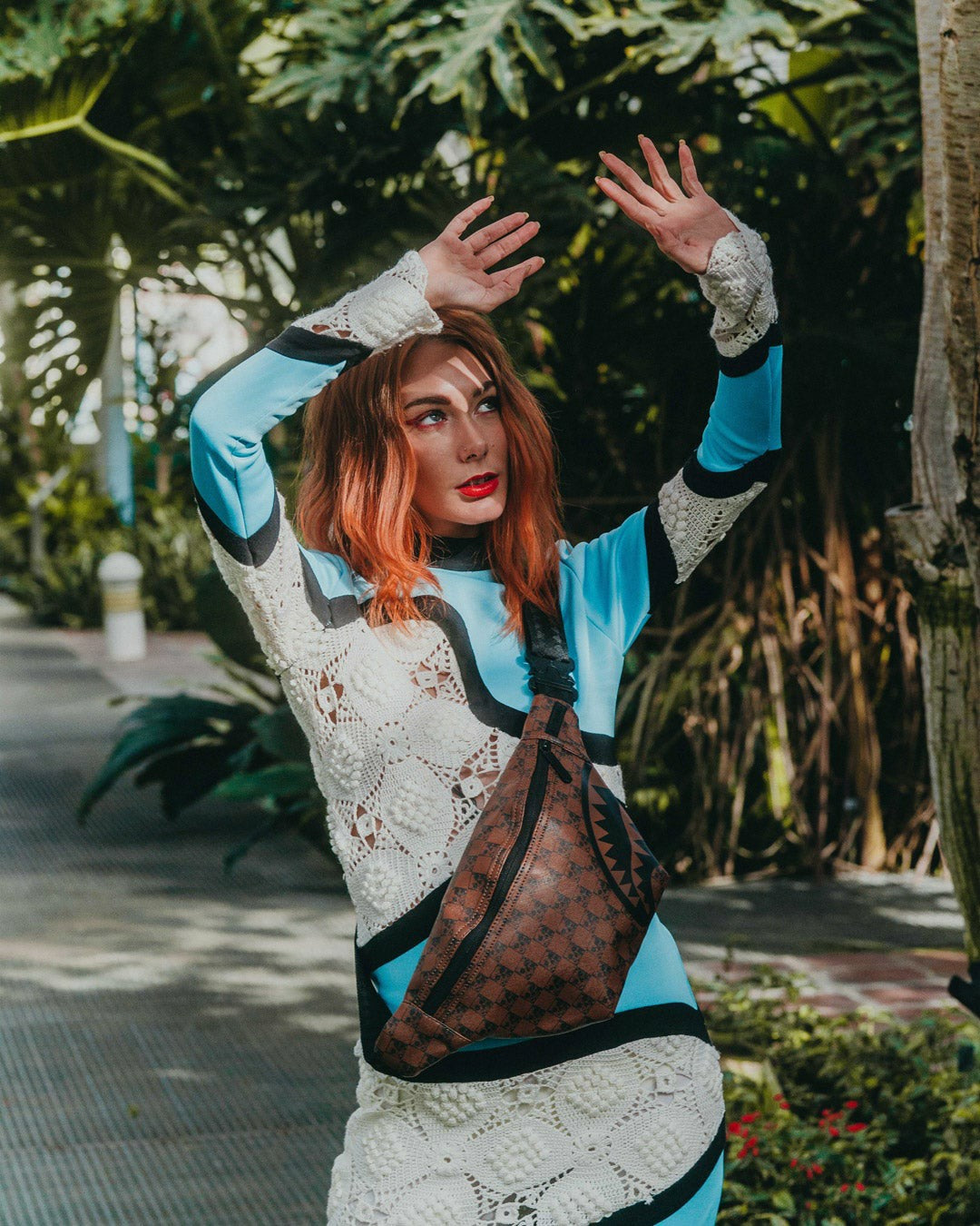 SHARKS AND SKULLS SAVVY CROSSBODY | Sprayground Online