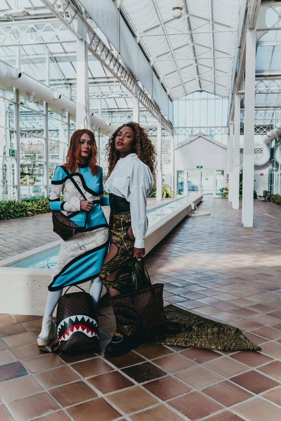 SHARKS AND SKULLS SAVVY CROSSBODY | Sprayground Online
