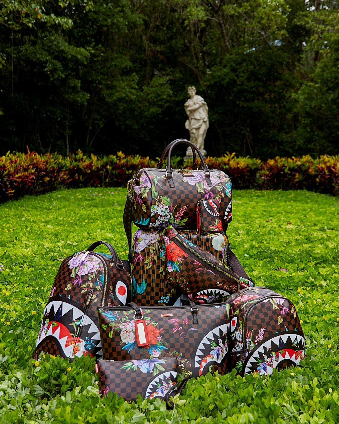 GARDEN OF SHARKS SAVVY CROSSBODY | Sprayground Clearance