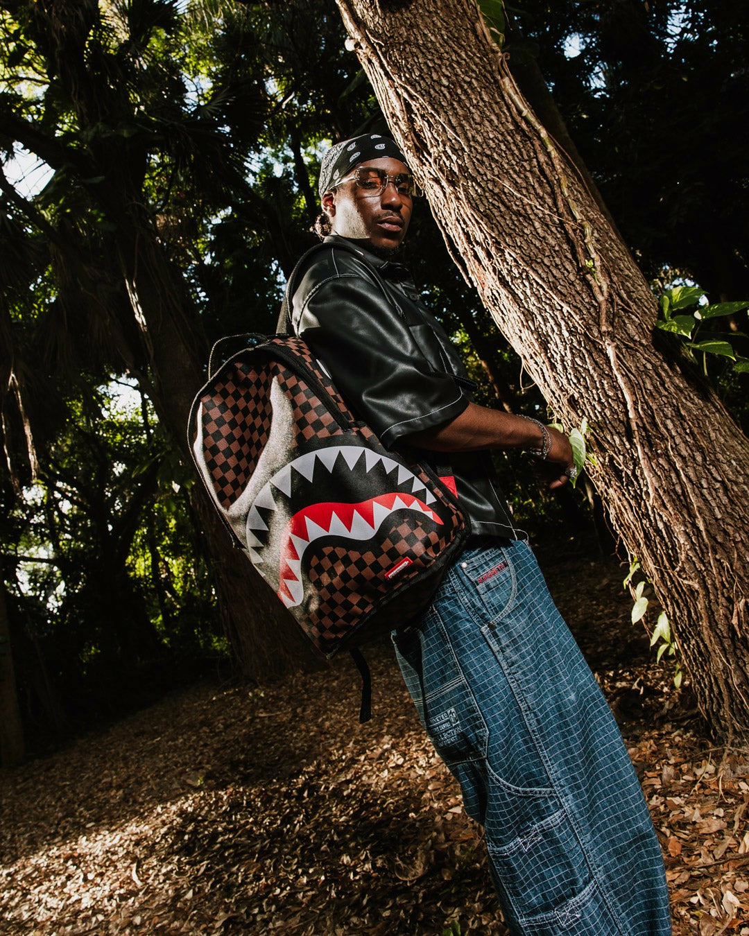 NOOO WAY!!! A REVERSIBLE BACKPACK - PURPLE VELOUR TO OG SHARKS IN PARI | Sprayground US